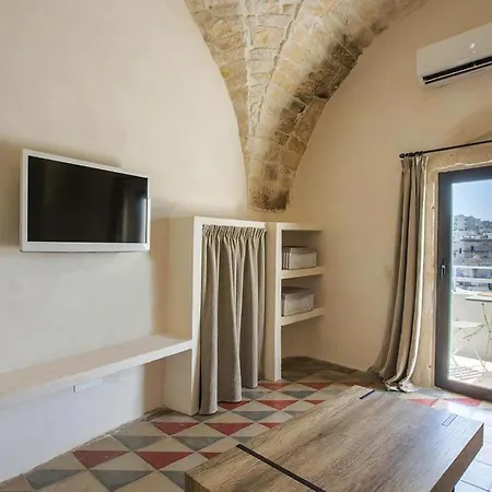 - Iap021011-a Ostuni